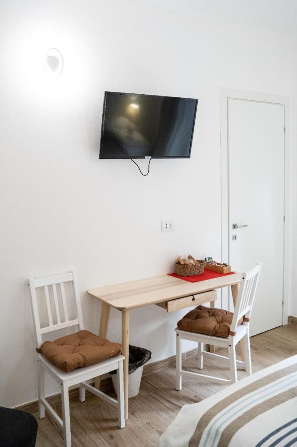 B&B Alighieri 97 บารี ภายนอก รูปภาพ